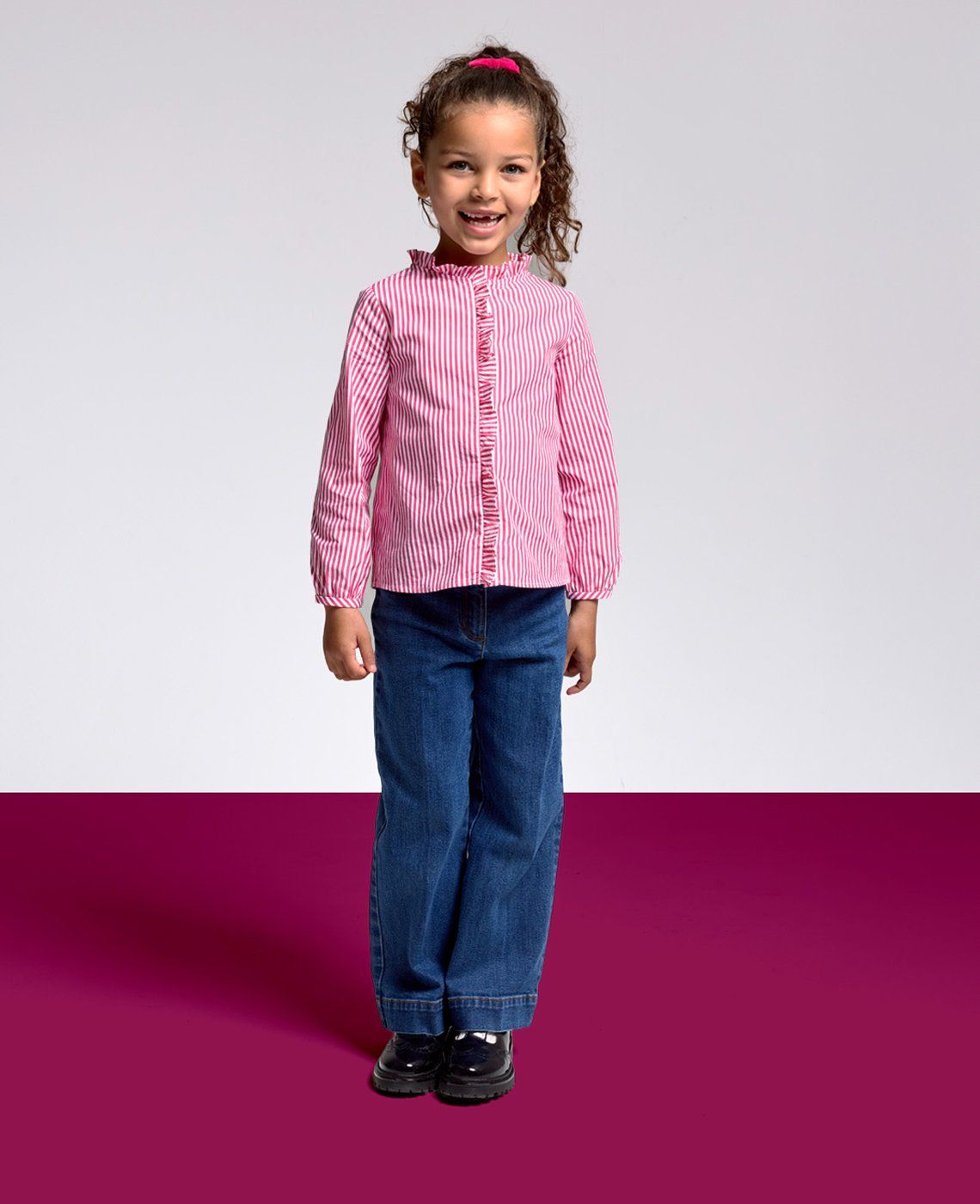 Kollektion Essentiels mit Kleidung und Accessoires für Mädchen