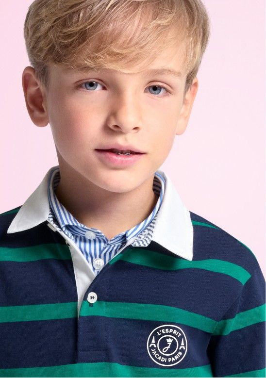 Kollektion Essentiels mit Kleidung und Accessoires für Jungen