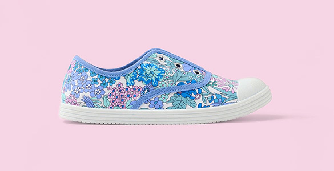 Die gesamte Kollektion an Stoffschuhen aus Liberty-Stoffen