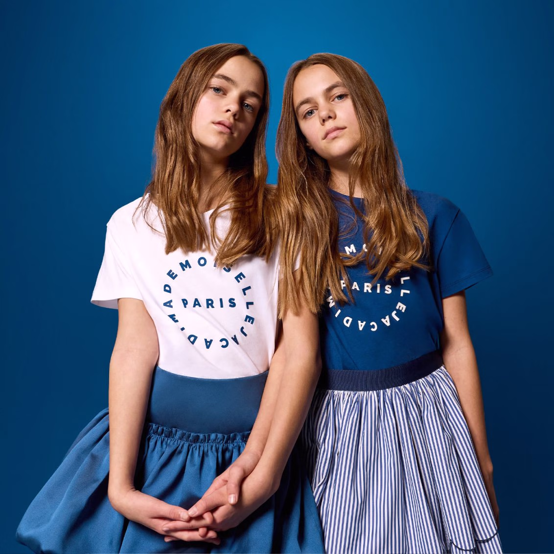 L’iconique t-shirt Melle Jacadi en deux couleurs