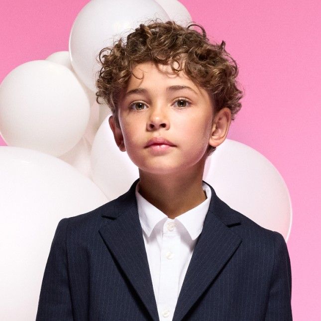 Entdecken Sie die Weihnachtsoutfits für Jungen