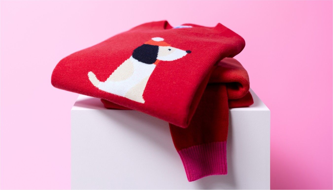 Entdecken Sie eine Auswahl an Pullovern für Weihnachten.