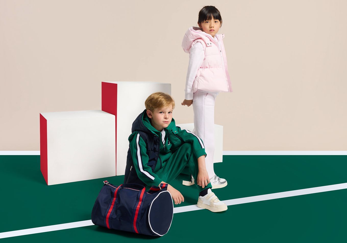 Die sportlich-schicke Kollektion für Mädchen und Jungen