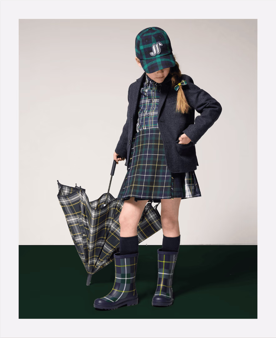 Look Mädchen im Tartan-Stoff