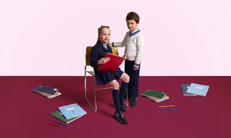 Die Schuluniformen-Kollektion für Mädchen und Jungen